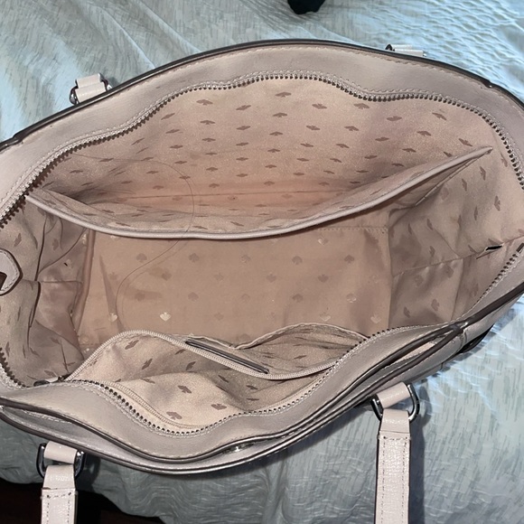 Kate Spade ♠️ Purse. Used in Great Condition! Color is a Beige tone. - Picture 5 of 9